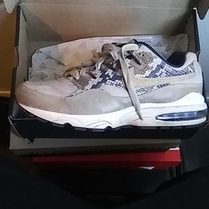 Air max premium snakeskin